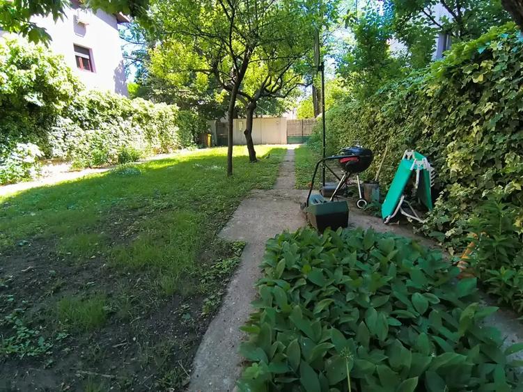 Proprietate rară: apartament 4 camere cu curte de 200 mp