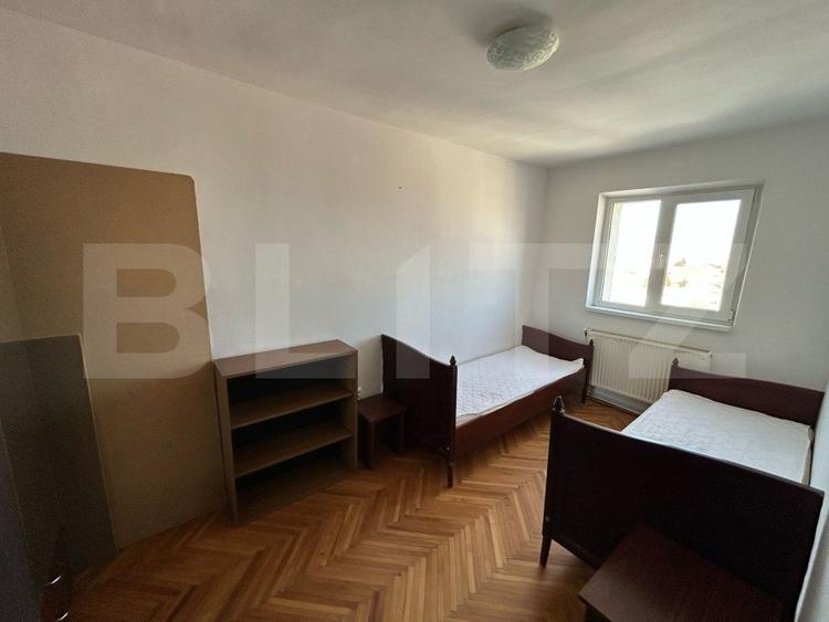 Apartament 4 camere, 55 mp decomandat, zona Cetate