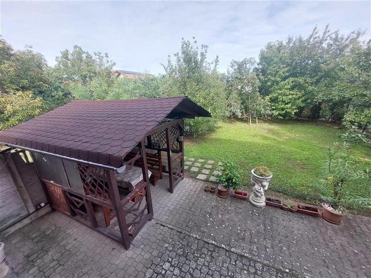 Casa cu 10 camere pentru pensiune sau locuit