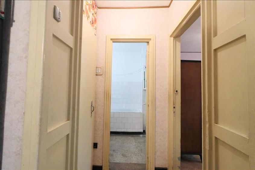 Apartament de 3 camere decomandat, etaj 2,  Podu Ros, Liceul Racovita