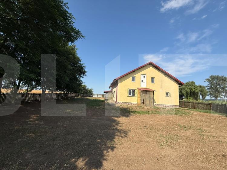Casă individuală, 235.71 mp, teren 9600 mp- 1001 mp intravilan, Oraș BUCECEA