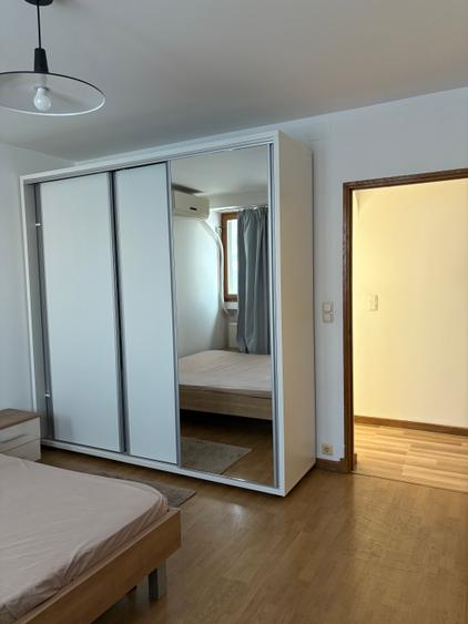Magheru, ap. 3 camere, 75mp utili, et.5, mobilat, centrala proprie, 550Euro/luna