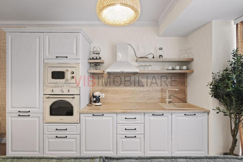 Titanic White, apartament lux, vedere frontala la mare