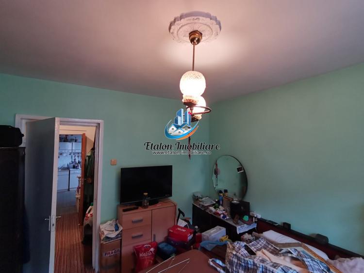 Apartament 4 camere semidecomandat, etaj 6, Maratei