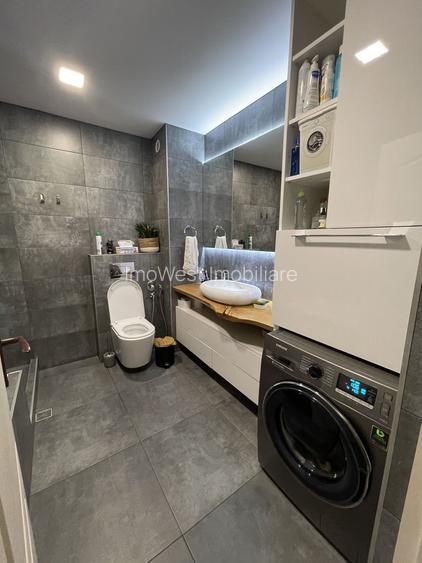 Casa S+P+E+M | 605 mp utili | 10 camere | 3 bucatarii | 4 bai | 3 terase | Garaj
