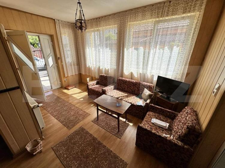 Casă tip P+E+M, 5 camere, 176 mp, semicentrală