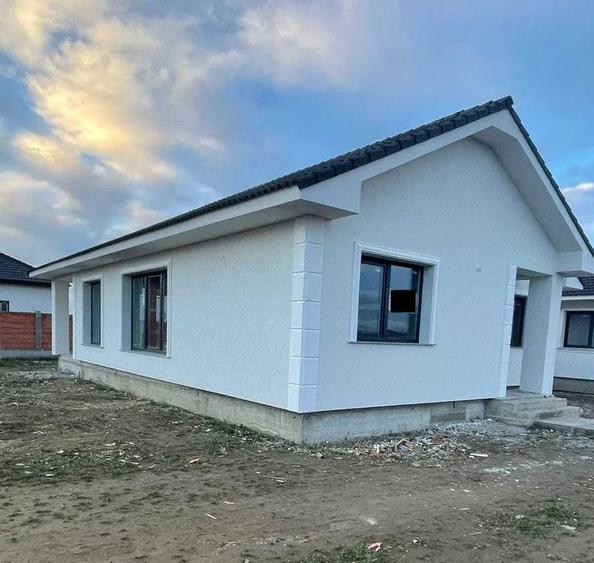 Casǎ nouǎ de vânzare plan Parter Sântandrei