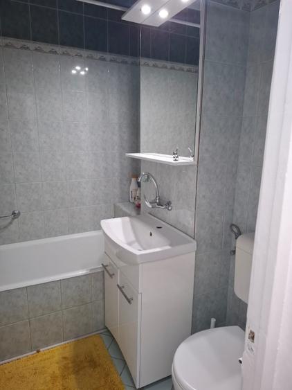 Apartament renovat recent 3 camere etaj 2 in Nădlac