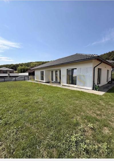 Casă finisată | 100 mp utili | Teren 500 mp | 3 dormitoare | 2 parcări