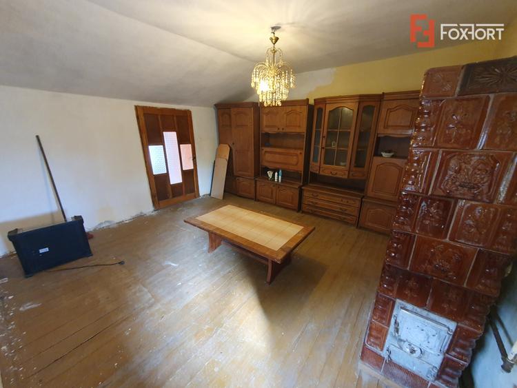 Casa de vanzare cu 3 camere si teren de 1008 mp - Deta