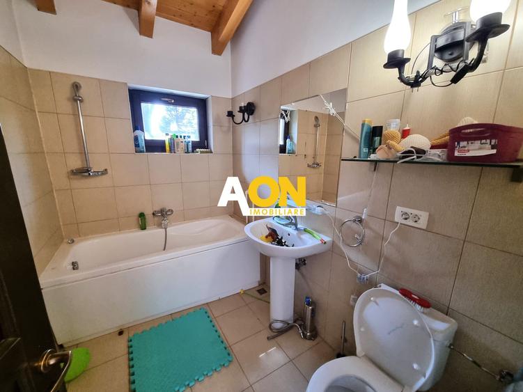 Casa de vanzare 5 camere, 980 teren, zona Piata Cetate