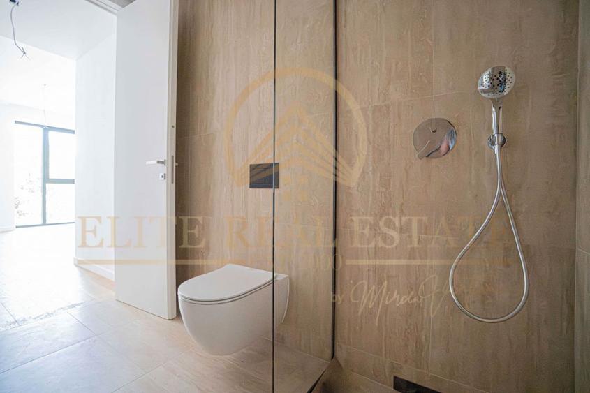 Stațiunea Mamaia - Vânzare apartament cu 2 camere, 2 bai, la 2 pasi de mare.