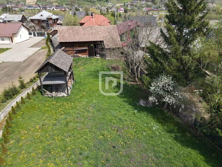 De vanzare casa cu anexe - 2507 mp Manastirea Humorului