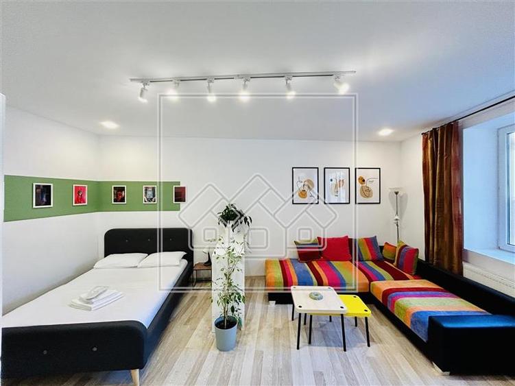 Garsoniera moderna, 44 mp utili, complet renovata, pretabil investitie