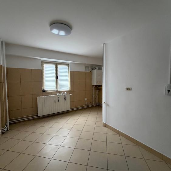 Alba Iulia - bd. Burebista - 3 camere nemobilate - 80mp - centrala proprie