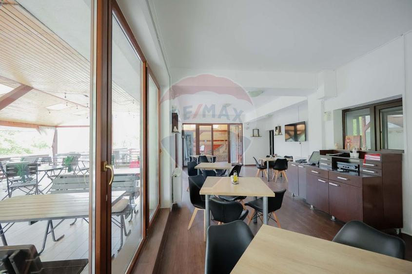 Pensiune cu 6 camere și restaurant de vânzare în Șuncuiuș