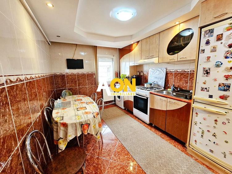 Apartament 3 camere, 2 bai, mobilat, utilat, etaj intermediar, Ampoi 2