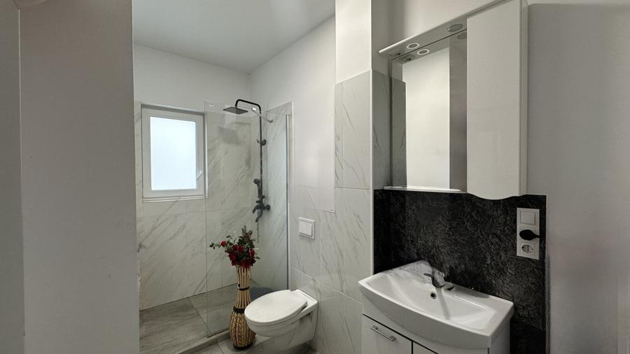 Apartament 3 camere, 53 mp, zona Sasar