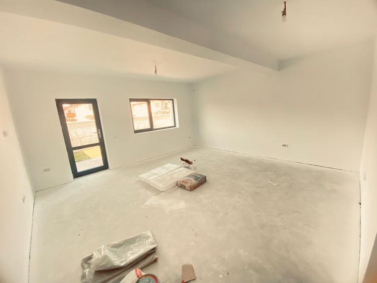 Duplex cu 4 camere si mansarda. Curte 250 mp. Comision 0