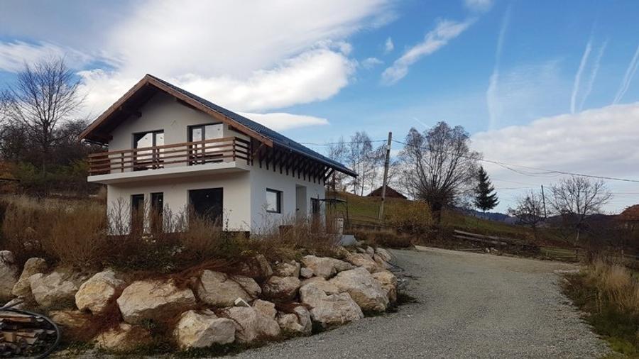 VAND COMPLEX TURISTIC IN BRAN LANGA PARTIA DE SCHI ZANOAGA