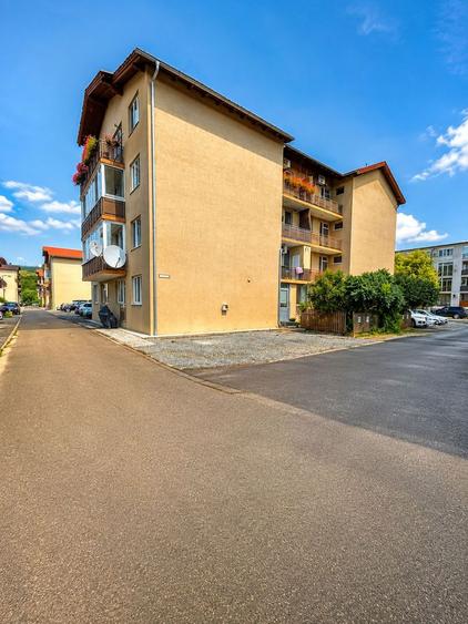 Apartament Modern De Vanzare | 2 Dormitoare | Parcare | Balcon x 2 | Etaj 2/3
