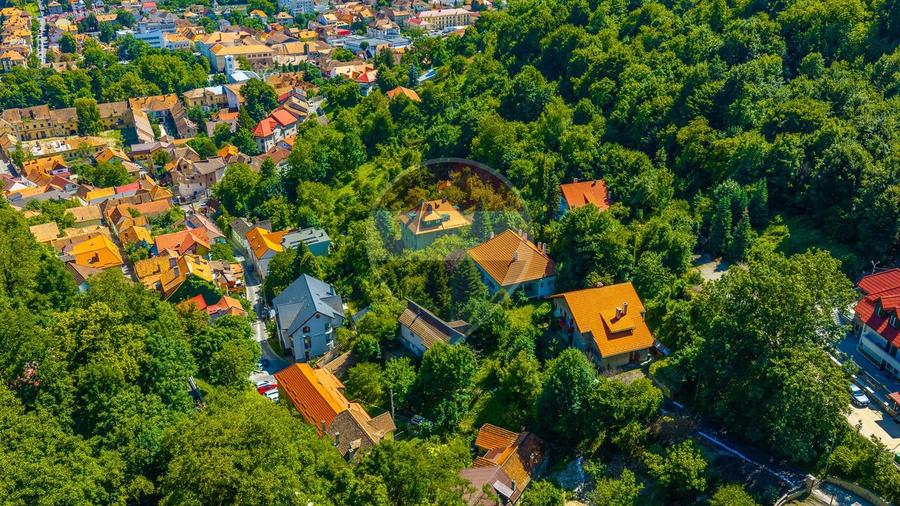 Vânzare 2 construcții, teren 3140 mp, în Centrul Istoric al Brașovului