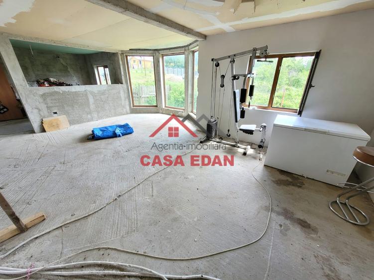 Casa 2010 in Scorteni 7 camere teren 1222mp 62.000e