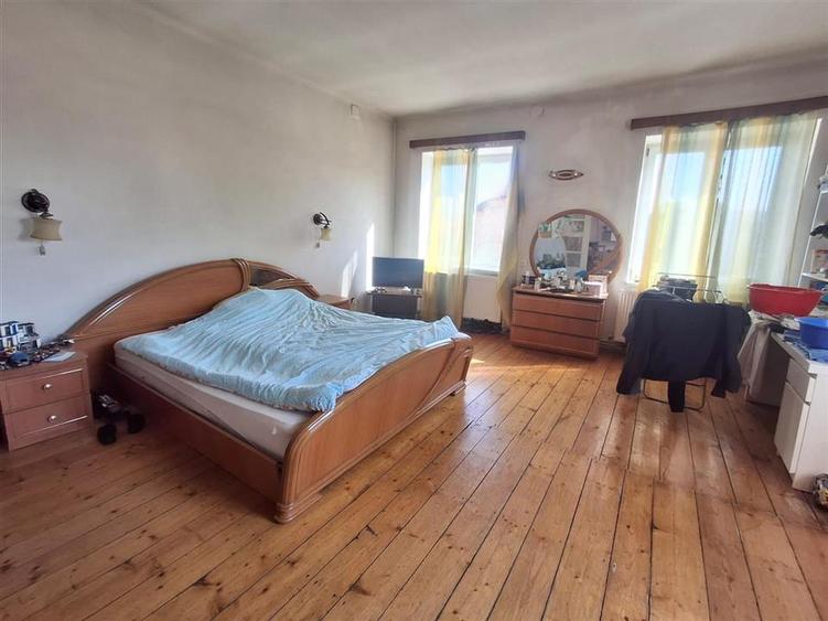 Casa individuala 8 camere 1250mp teren Cristian