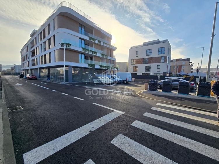 Spatiu Comercial - Floresti/Eroilor - Vitrina / TRAFIC PIETONAL