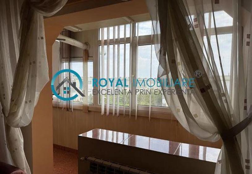Royal Imobiliare - Vanzare apartament 4 camere zona 9 Mai