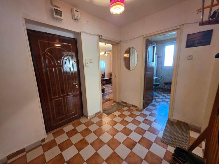 Titan, 10 minute metrou Costin Georgian, la piata Minis, 2 gr sanitare,