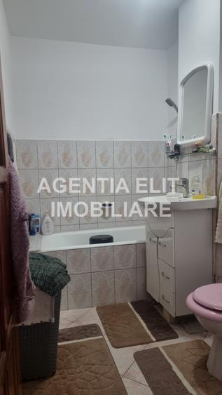 Apartament 2 camere, zona Capat 1, etajul 1