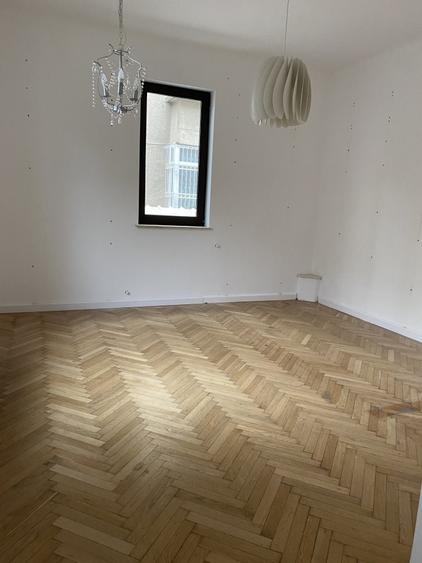 Piata Dorobanti spatiu 70 mp