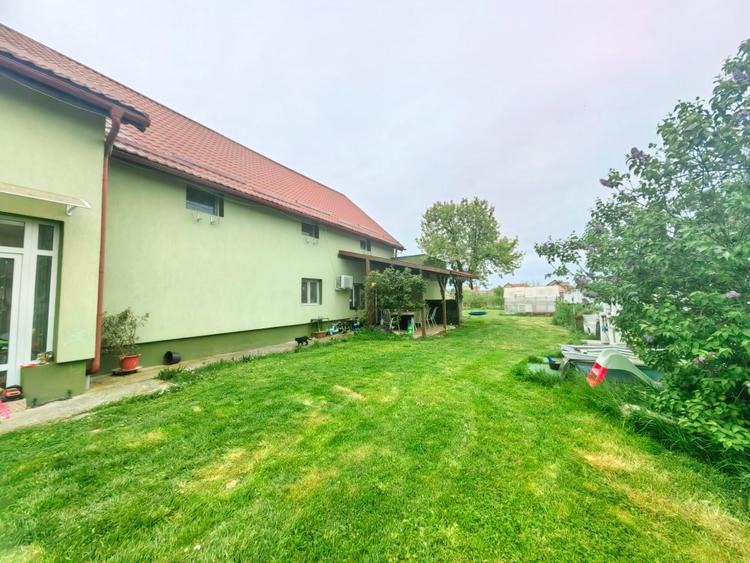 Casa Inedita , 300 mp utili, P+M, 5 bai, 6 dormitoare , 1975 mp teren, Sacalaz