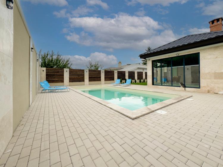 Casa deosebita 4 camere, cu piscina si crama