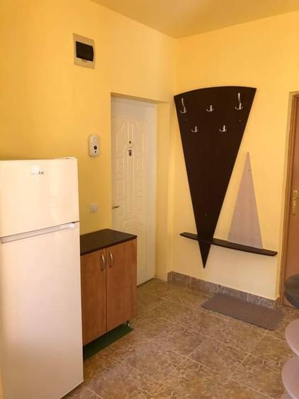 Apartament cu o camera de inchiriat in zona Plopilor,mobilat,utilat,parcare .