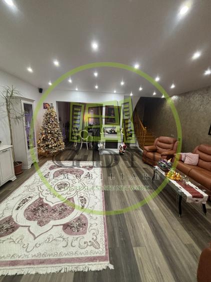 Complex de 2 case moderne suprafata totala de 245mp mobilate, zona Terezian