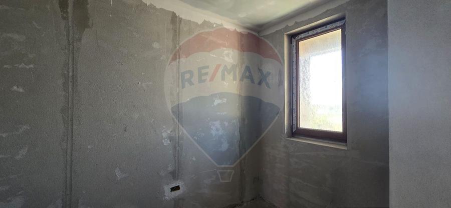 CASA CU ETAJ DE VANZARE LA GRI LA 12 KM DE ARAD ZIMANDUL NOU