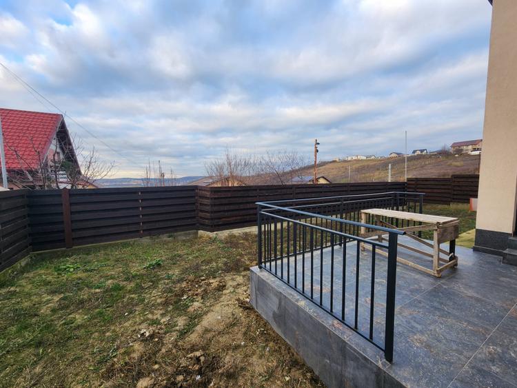 CASA 4 CAMERE, 2 BAI, 440 MP TEREN, MIROSLAVA