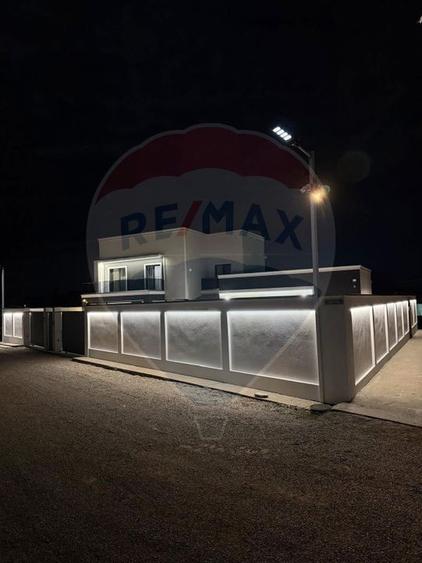 COMISION 0% la cumparator,PRET NEGOCIABIL,vila moderna cu piscina