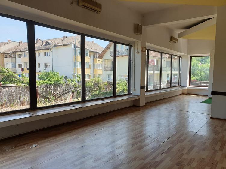 Spatiu comercial, Rasnov - Centru Nord, disponibil la vanzare sau inchiriere.