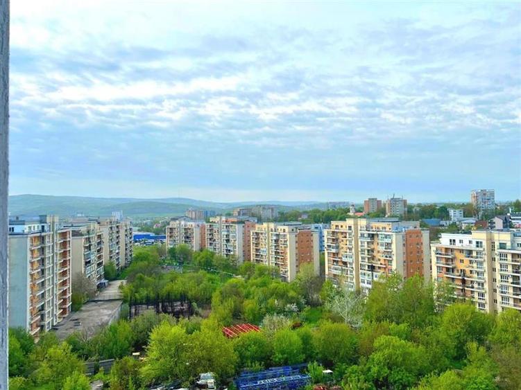 Apartament INTABULAT in Tatarasi: 4 camere, 93 mp, parcare inclusa