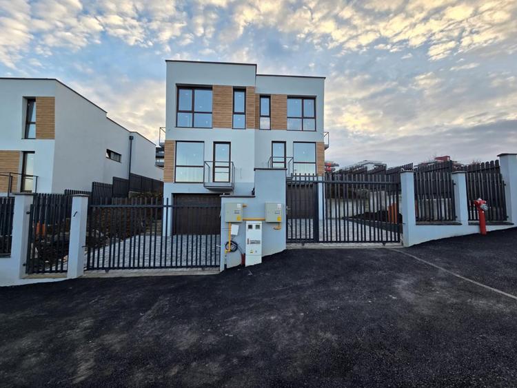 Duplex semifinisat cu 4 camere pe Calea Baciu zona Petrom