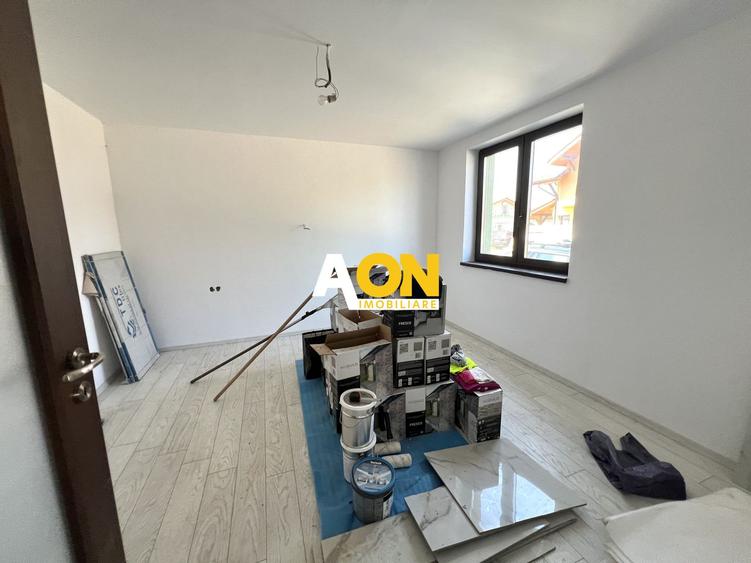 Casa individuala cu 4 camere, 2 bai, terasa, 800mp teren, Sp+P+1E