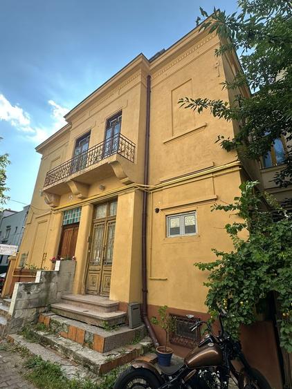 Apartament in vila | 6 camere | Demisol + Parter | Cartierul Armenesc