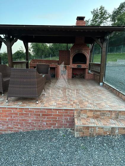 Domeniu privat, cu padure, cabana si teren de tenis, in Nadas