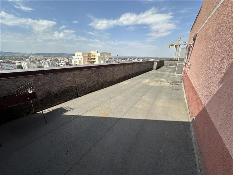 PENTHOUSE - Zona Arena Mall - 294mp