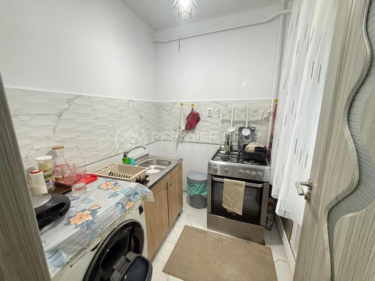 Etaj 2! Apartament 3 camere 45mp fara risc cu centrala, TATARASI