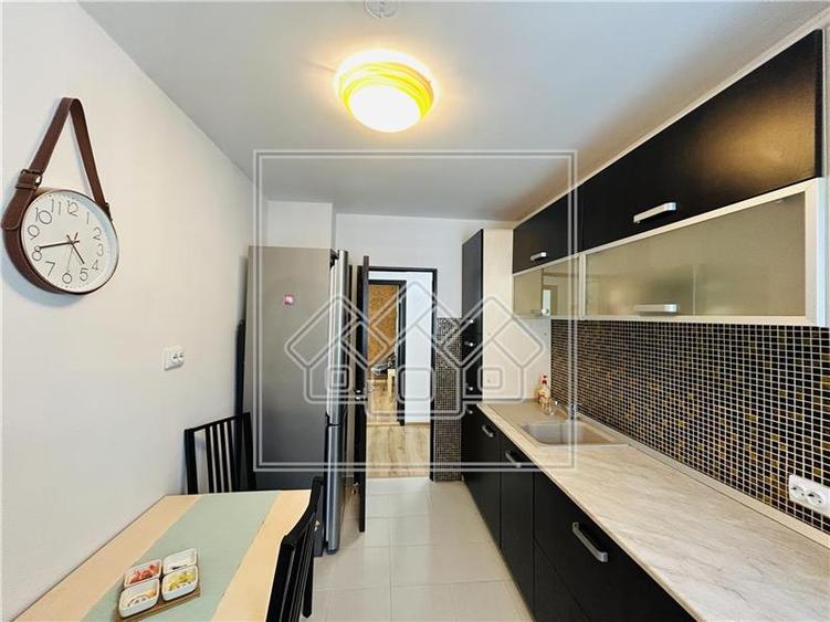 Ap decomandat, 3 camere, 2 bai, 2 balcoane - Zona Turnisor