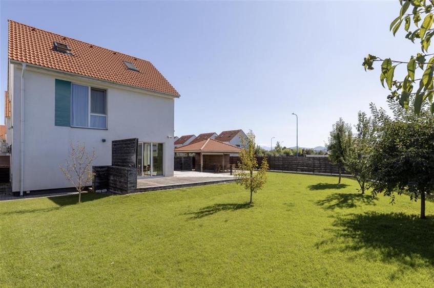 Casa de inchiriat cu gradina superba , liniste si confort in Brasov